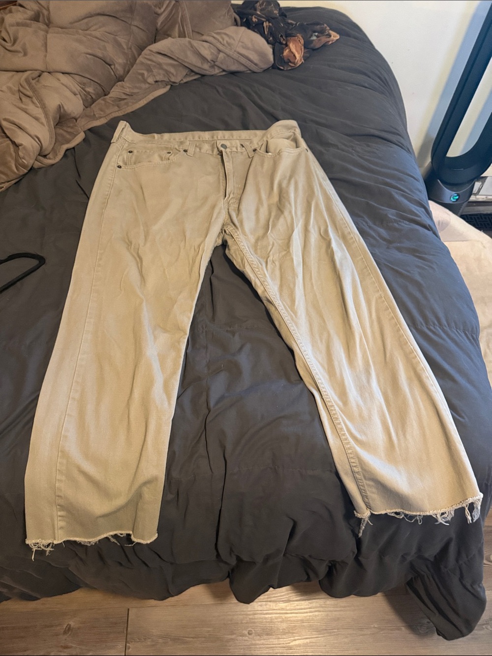 Levi’s 559 tan jeans cutoff